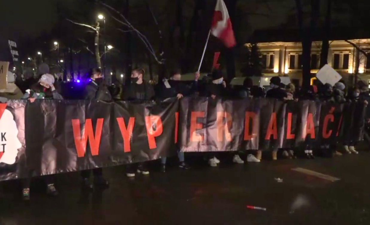 Warszawa. Znów gorąco na ulicach stolicy. Ale nie tylko, bo demonstracje odbywały się w wielu miastach