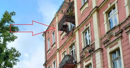 Tragiczny wypadek w Sosnowcu. Para spadła z balkonu. "Pęknięcia były zawsze"