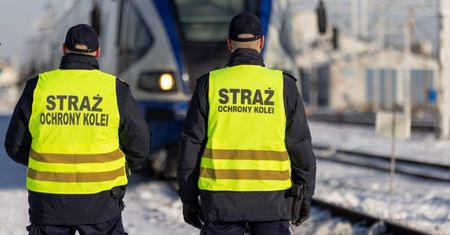 28-latek podróżował na sprzęgu