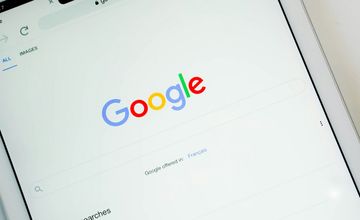 Google zaostrza zasady dla wydawców. Chodzi o przycisk "wstecz"