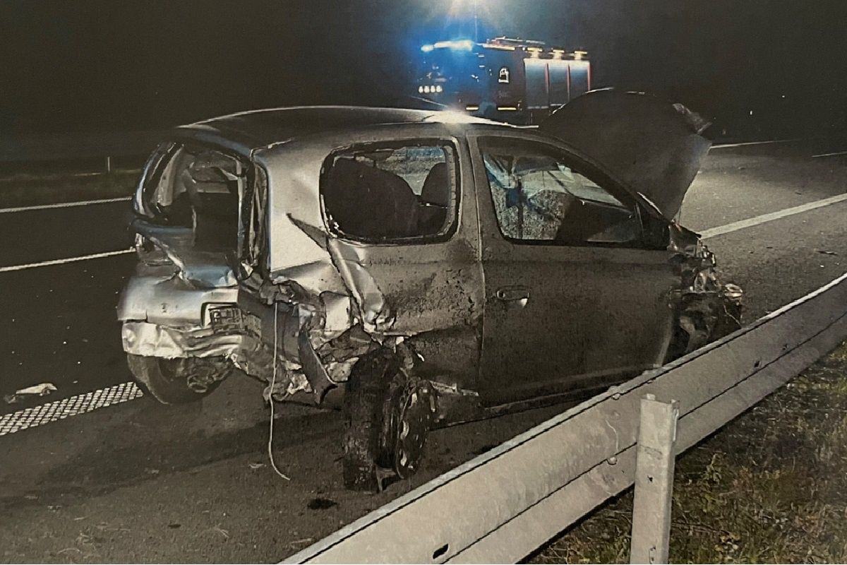 Toyota zniszczona w zderzeniu z Audi