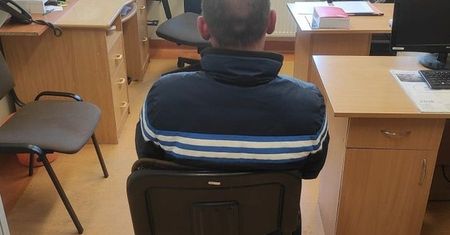Ukradł portfel i płacił za zakupy skradzioną kartą. Korzystał z niej 17-krotnie