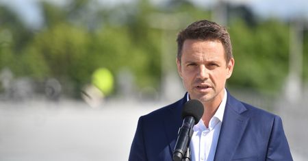 Wybory prezydenckie 2020. Emerytura bez podatku to ukłon Trzaskowskiego w stronę Kosiniaka