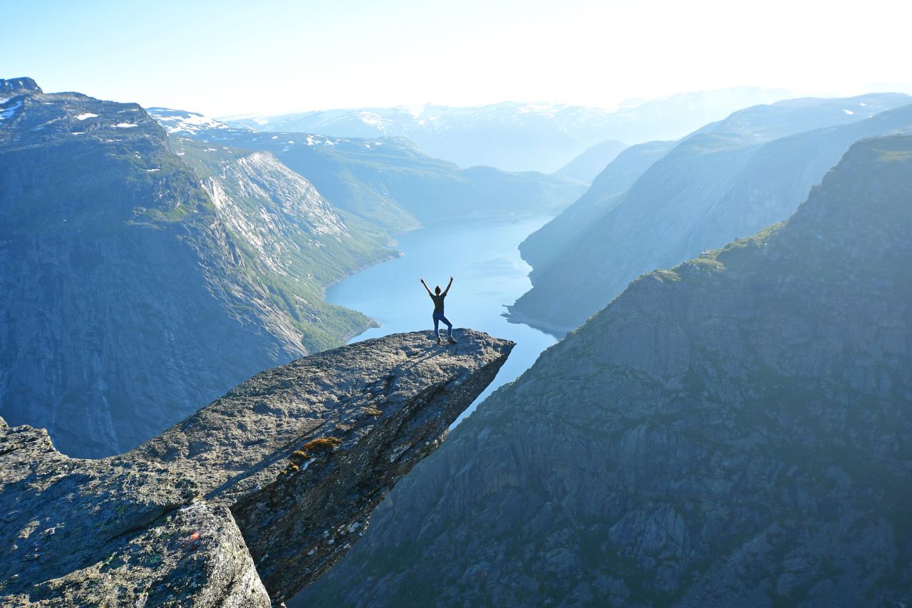 Trolltunga to jedno z najbardziej zachywcających miejsc w Europie