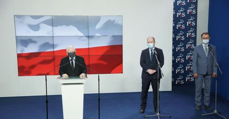 Będą kolejne transfery do PiS? Senator partii komentuje
