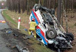 Tychy. Karetka wpadła do rowu. Dwie osoby ranne