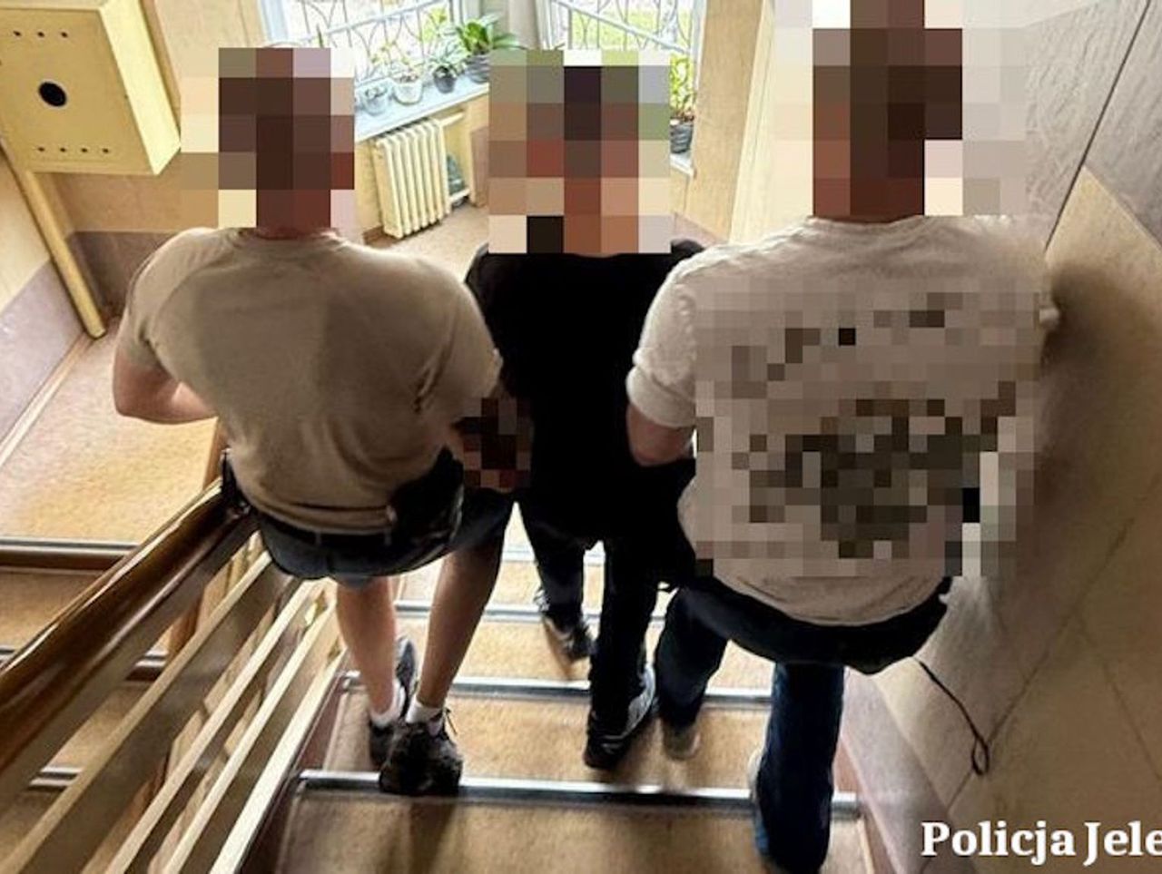 Okradał groby na cmentarzu. 37-letni mężczyzna zatrzymany