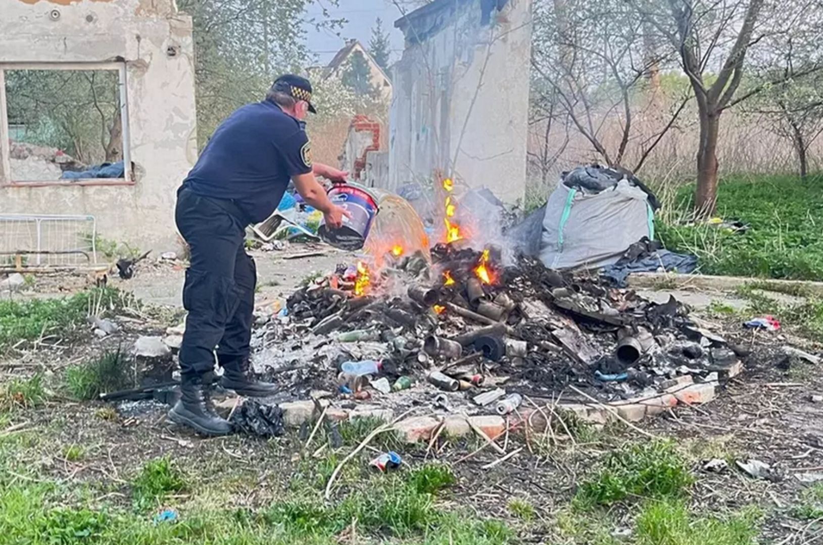 50-latek "był wyraźnie zawstydzony". Tak tłumaczył się mundurowym