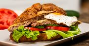 Zaserwuj burgera w croissancie. Zachwytom nie będzie końca