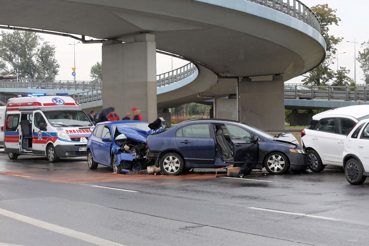 Warszawa. Karambol na Wisłostradzie