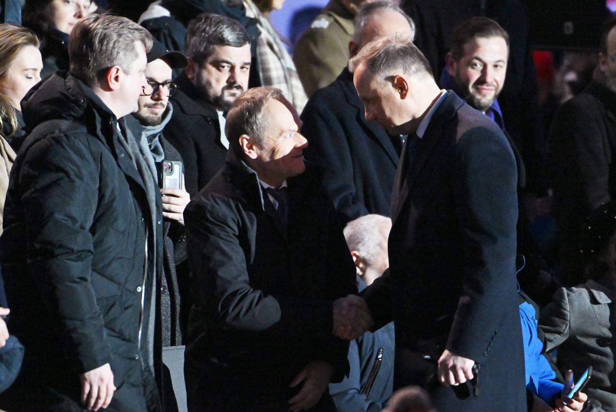 Donald Tusk i Andrzej Duda podali sobie ręce