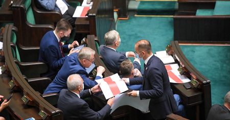 Koronawirus. Rząd dał zielone światło. Będą zwolnienia w administracji
