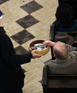 Koniec tradycyjnej tacy? Księża mają inną propozycję
