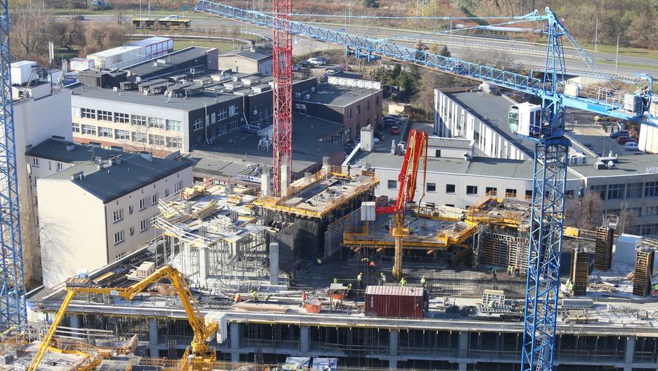 Katowice. Element spadł z dziewiątego piętra. Zmarł mężczyzna