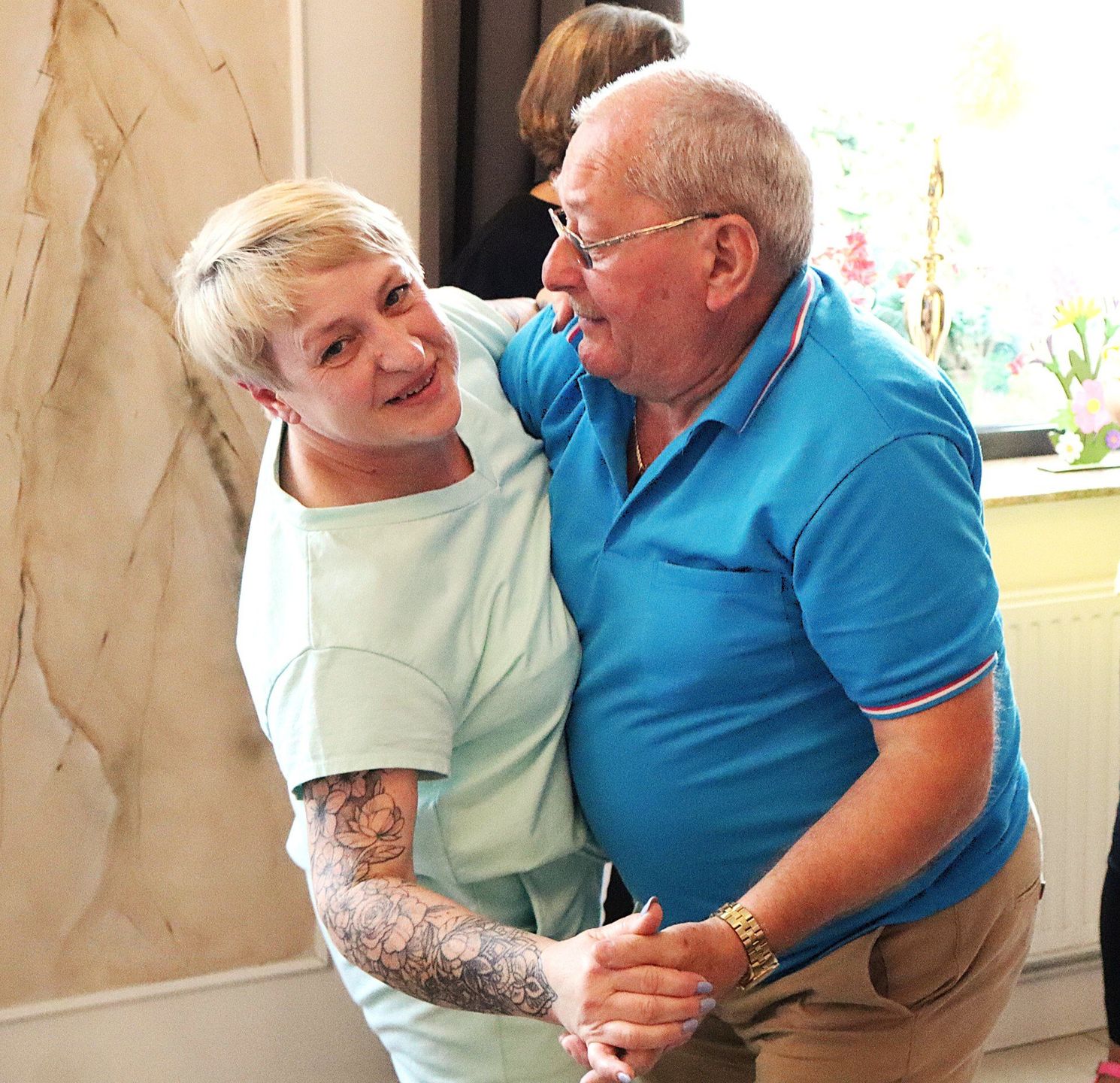 Seniorzy z Bistro Kastel w Oświęcimiu bawili się na 102 fajerki