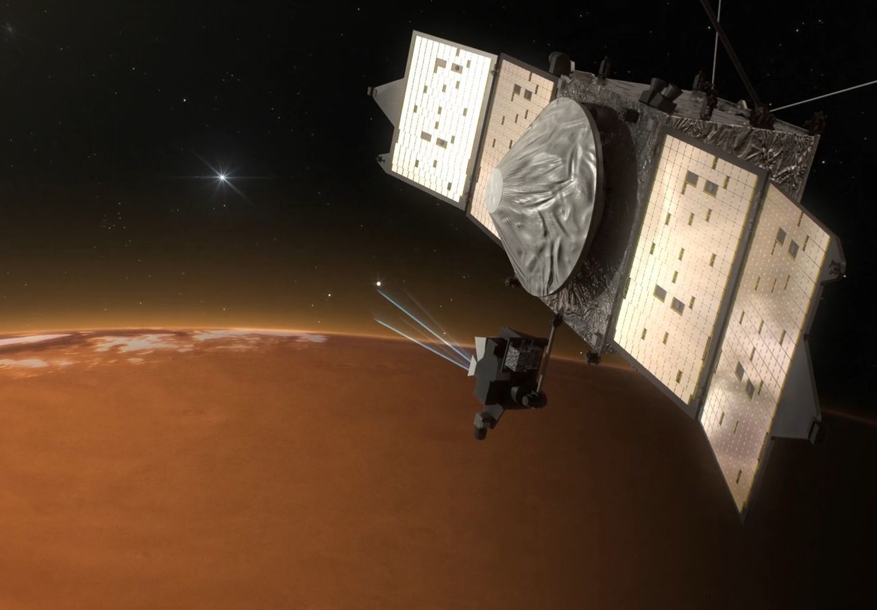 Wizualizacja sondy MAVEN nad Marsem