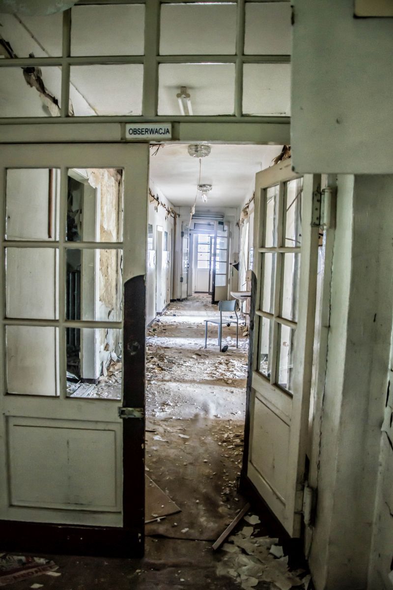 Od lat fotografuje opuszczone polskie szpitale, fabryki i sanatoria 7