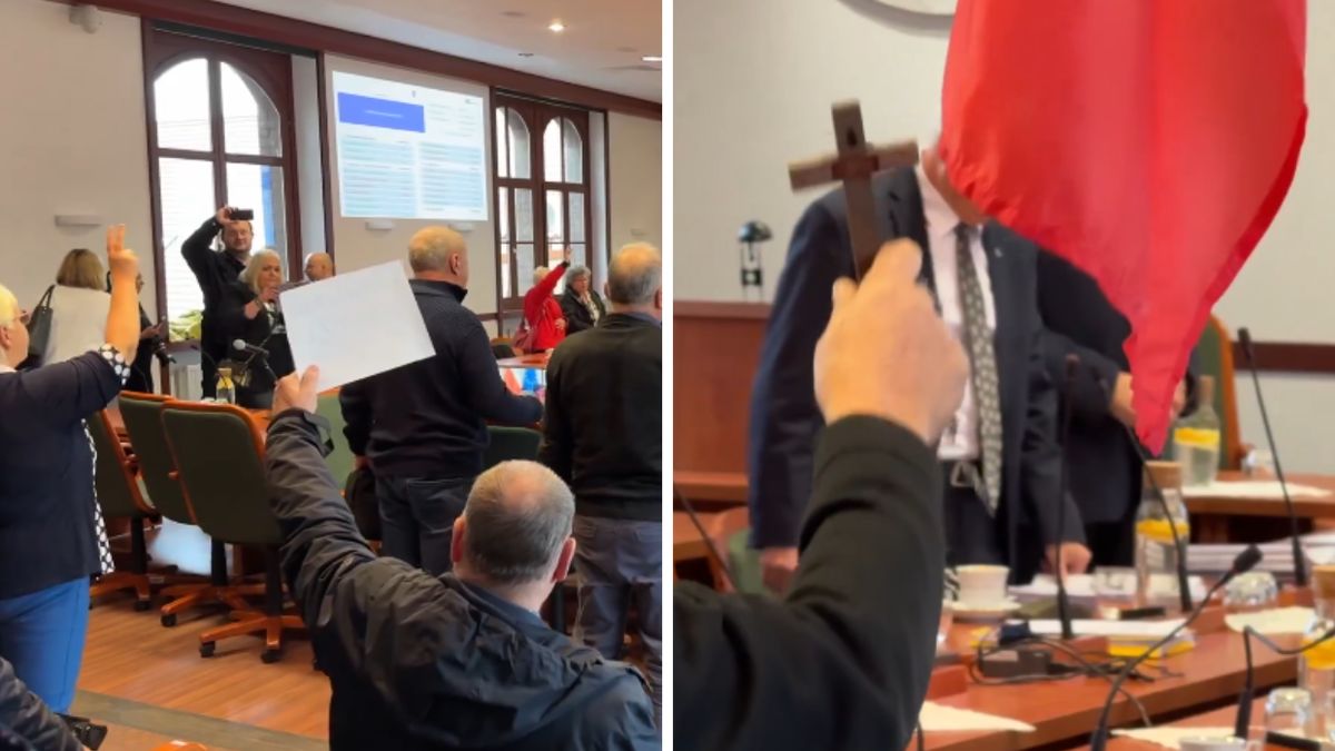  Legnica: protest przeciwko zdjęciu krzyża w ratuszu