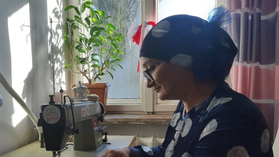 Khedi Alieva przy pracy