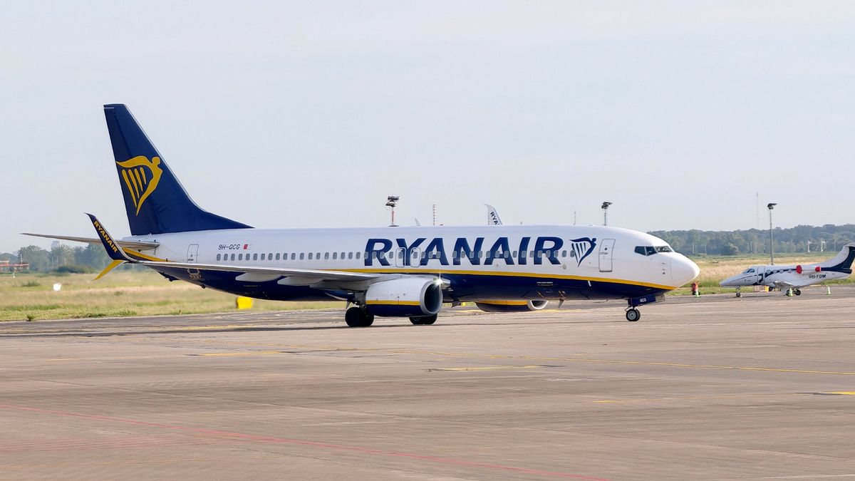 Ewakuacja pasażerów samolotu Ryanair na lotnisku na Majorce 