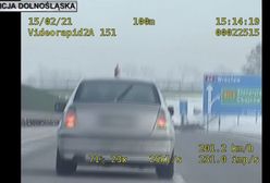 Bolesławiec. Pościg za kierowcą BMW, który pędził 200 km/h. Poszkodowany policjant