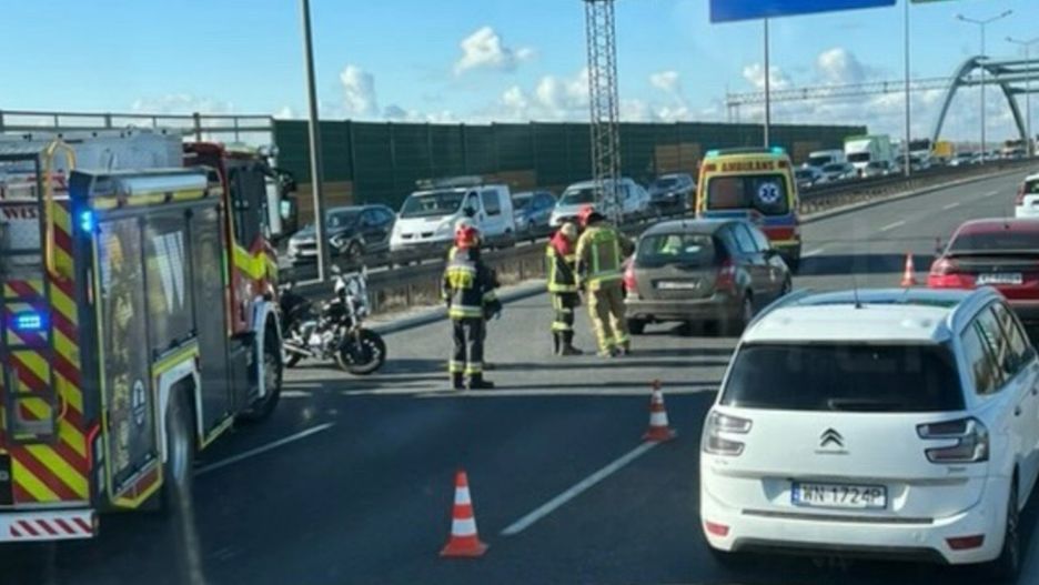 Zderzenie motocyklisty z autem osobowym na trasie S8. 