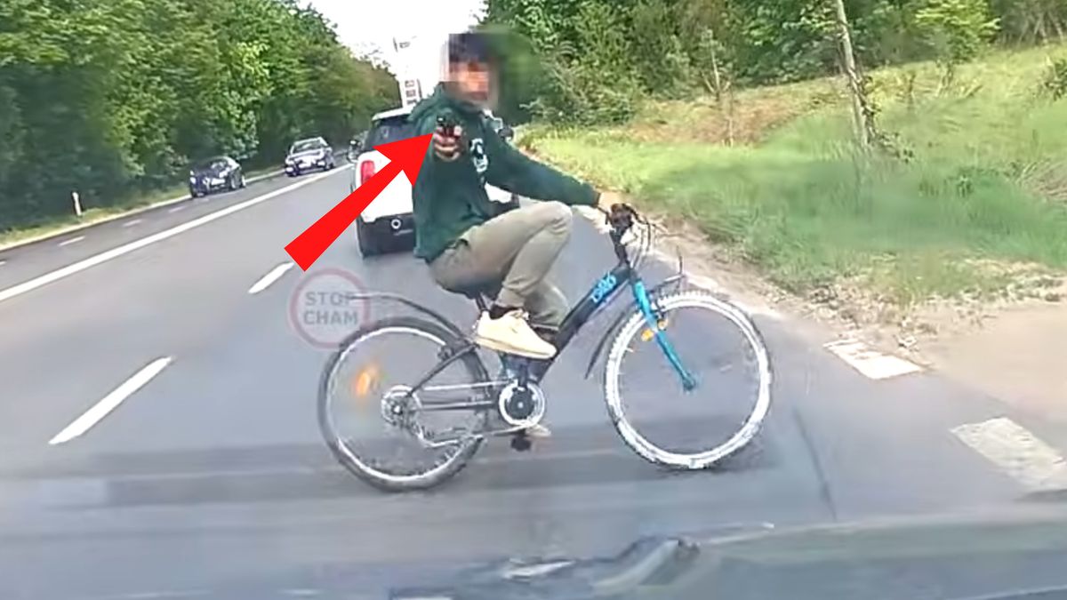 Celował do kierowcy.