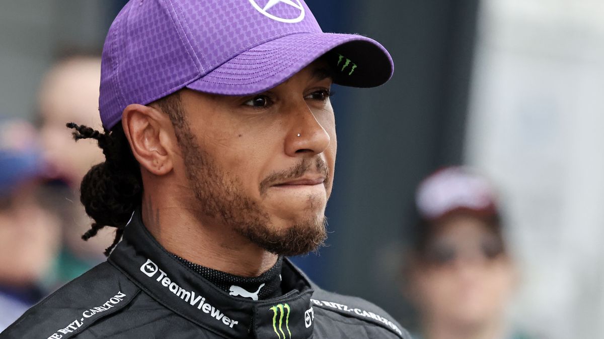 MELBOURNE, AUSTRALIA - APRIL 01: Lewis Hamilton of Great Britain and Mercedes-AMG PETRONAS F1 Team during qualifying ahead of the F1 Grand Prix of Australia at Melbourne Grand Prix Circuit on April 1, 2023 in Melbourne, Australia. (Photo by Qian Jun/MB Media/Getty Images)