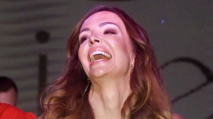 Wyzwolona Anna Wendzikowska świeci POŚLADKAMI w zwiewnej sukience