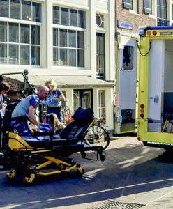 Atak nożownika w Amsterdamie. Są ranni