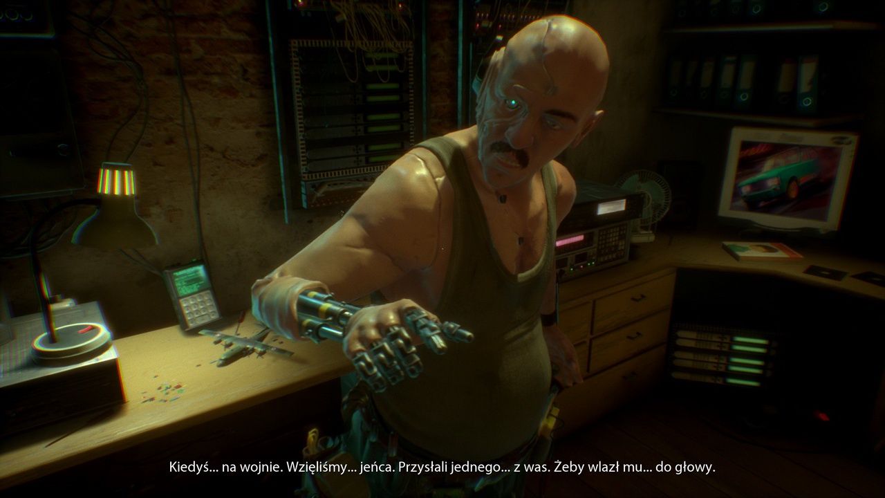 Observer - wąsaty Janusz grany przez Arkadiusza Jakubika