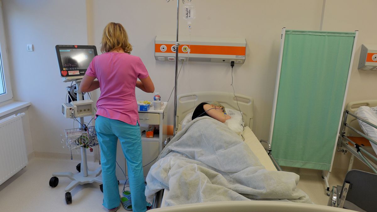 sala szpitalna
Marcin Bielecki
leczenie, medycyna, nieletni, paracetamol, paracetamolem, piel�gniarka, s�u�ba zdrowia, szpital, zatrucie, zatru�, zdrowie