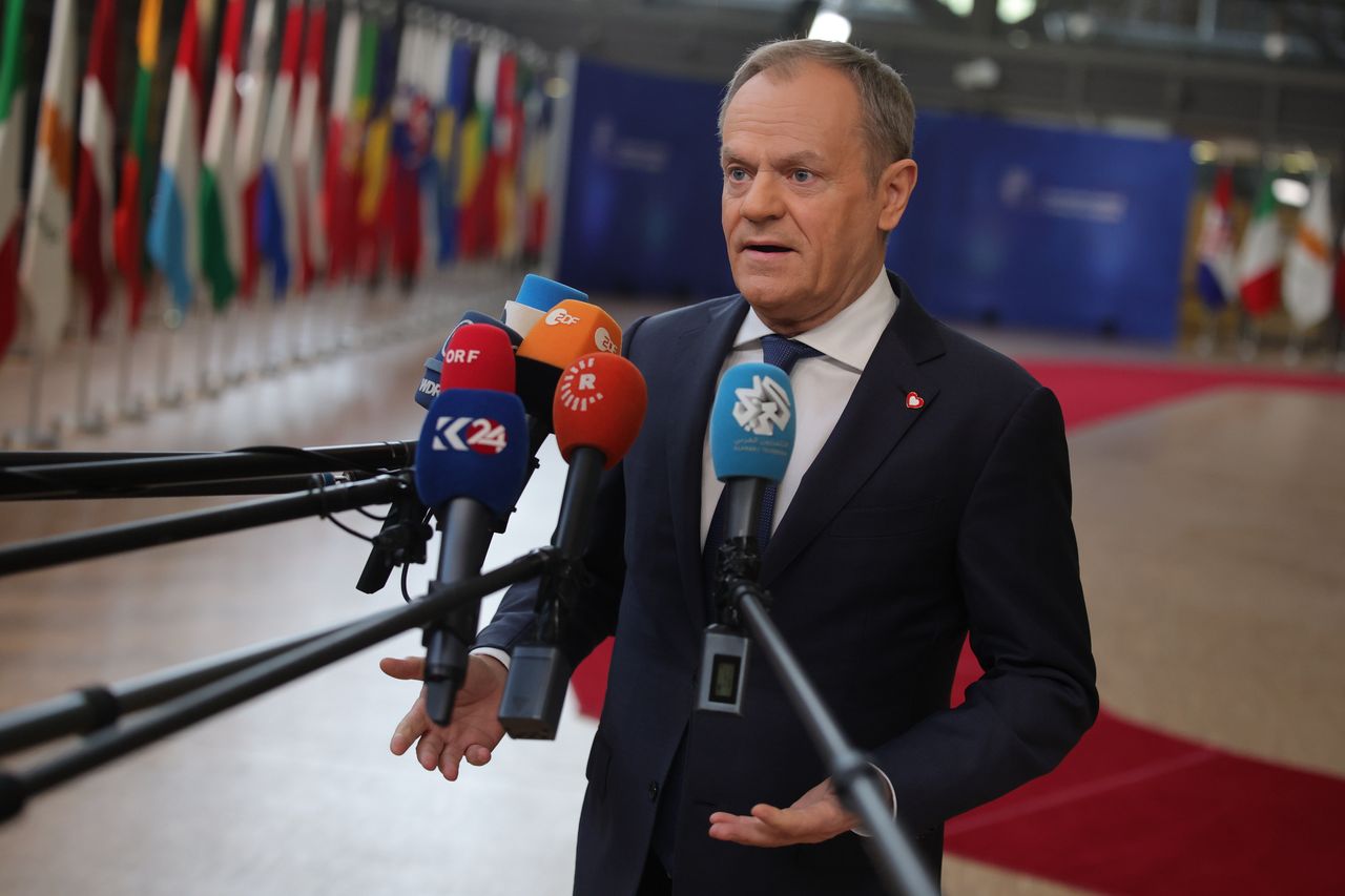 Donald Tusk w Brukseli. "Prezydent Duda źle zaczął i źle kończy"