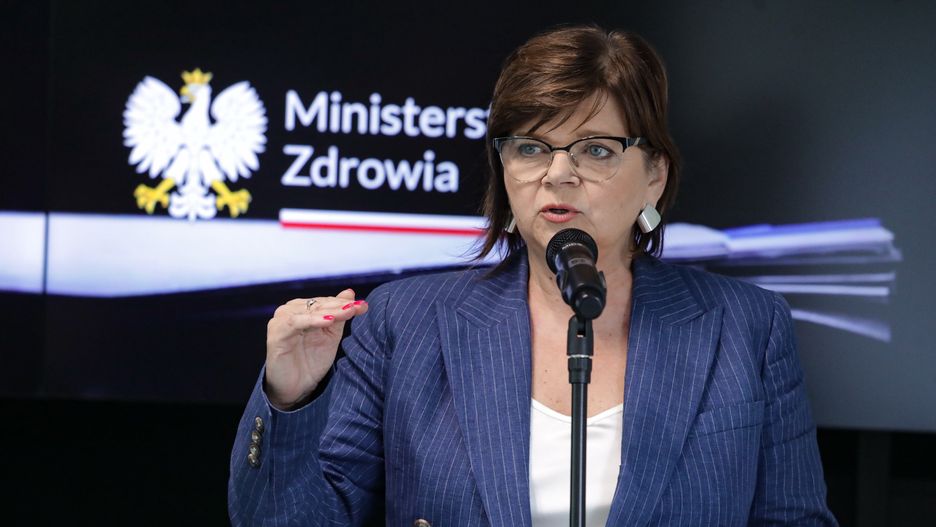 Warszawa, 25.07.2024. Minister zdrowia Izabela Leszczyna podczas konferencji prasowej, 25 bm. w siedzibie Naczelnej Izby Lekarskiej w Warszawie. Spotkanie dotyczyło projektów i działań, wynikających ze współpracy Ministerstwa Zdrowia z samorządem lekarskim. (ad) PAP/Tomasz Gzell
