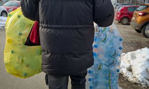 Tak chce zarabiać na systemie kaucyjnym. "Dostają pieniądze do ręki"