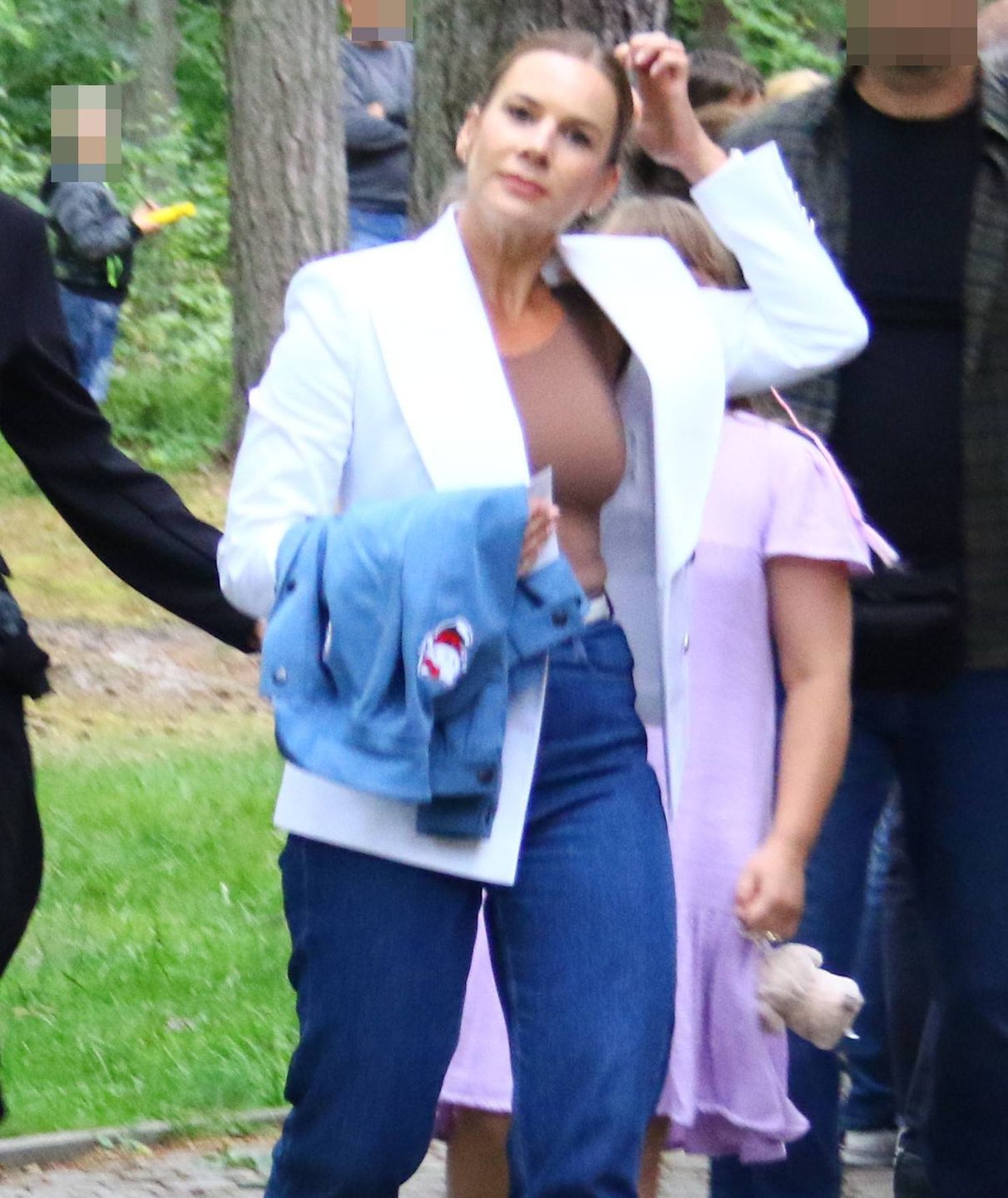 Karol Nawrocki wybrał się z żoną i córką do kościoła w Juracie