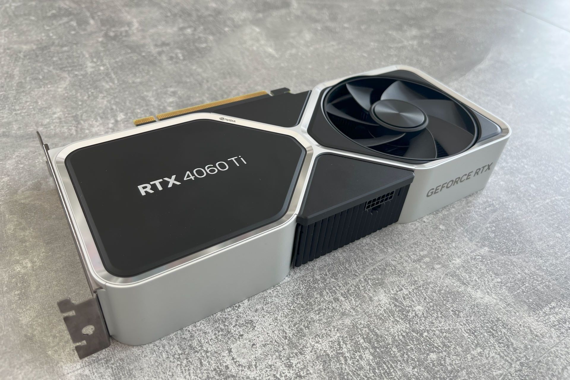 NVIDIA GeForce RTX 4060 Ti 8 GB Founders Edition - w pudełku