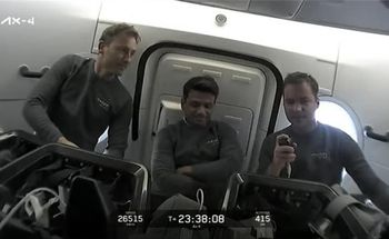 Połączyli się z kosmosu. Węgier popłakał się przemawiając