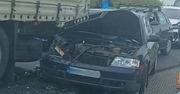 Groźne zderzenie na DK12 w Chojnie Nowym Drugim. Audi uderzyło w naczepę ciężarówki