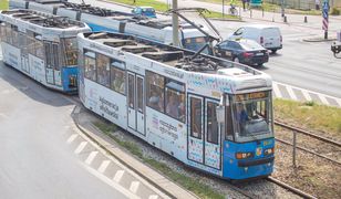 Wrocław. Wypadek tramwaju z busem. Zablokowane torowisko