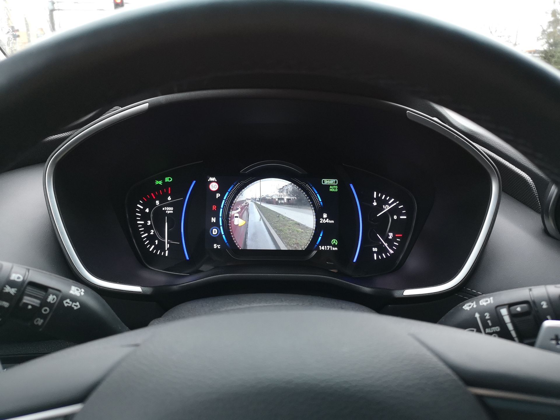 Hyundai Santa Fe: Wirtualne lusterka i systemy prorodzinne CalmTech 3