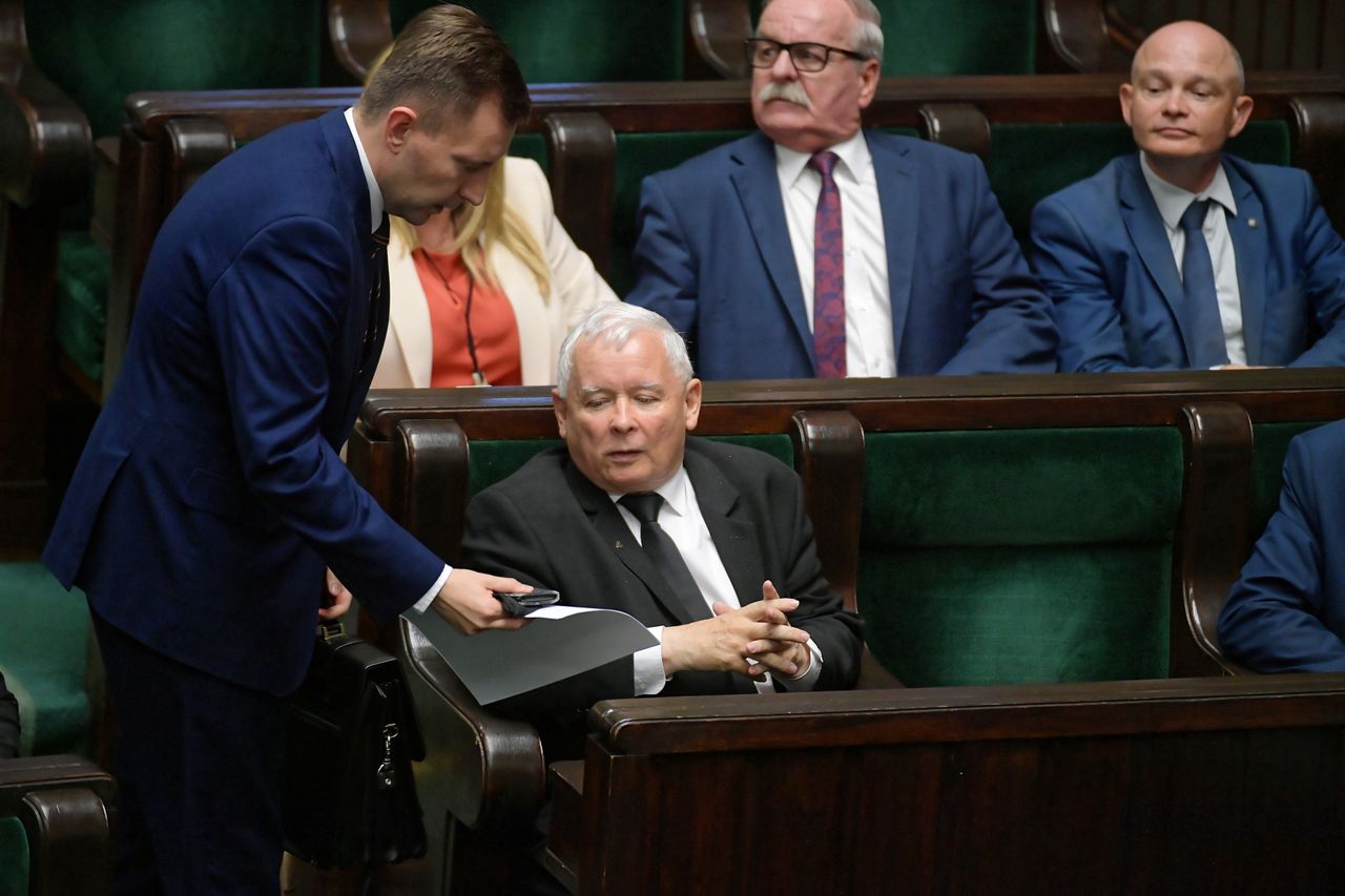 Los rządu wisi na włosku? Ustawa o ochronie zwierząt kością niezgody