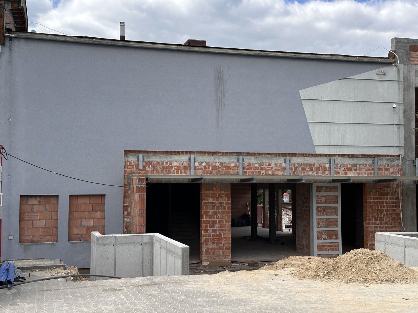 Niekończący się remont pływalni w Sandomierzu. Zobacz obecny stan prac