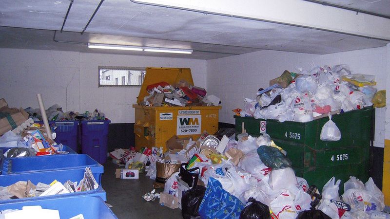 Do Biura RPO wpływają skargi na gwałtownie rosnące koszty wywozu śmieci. 