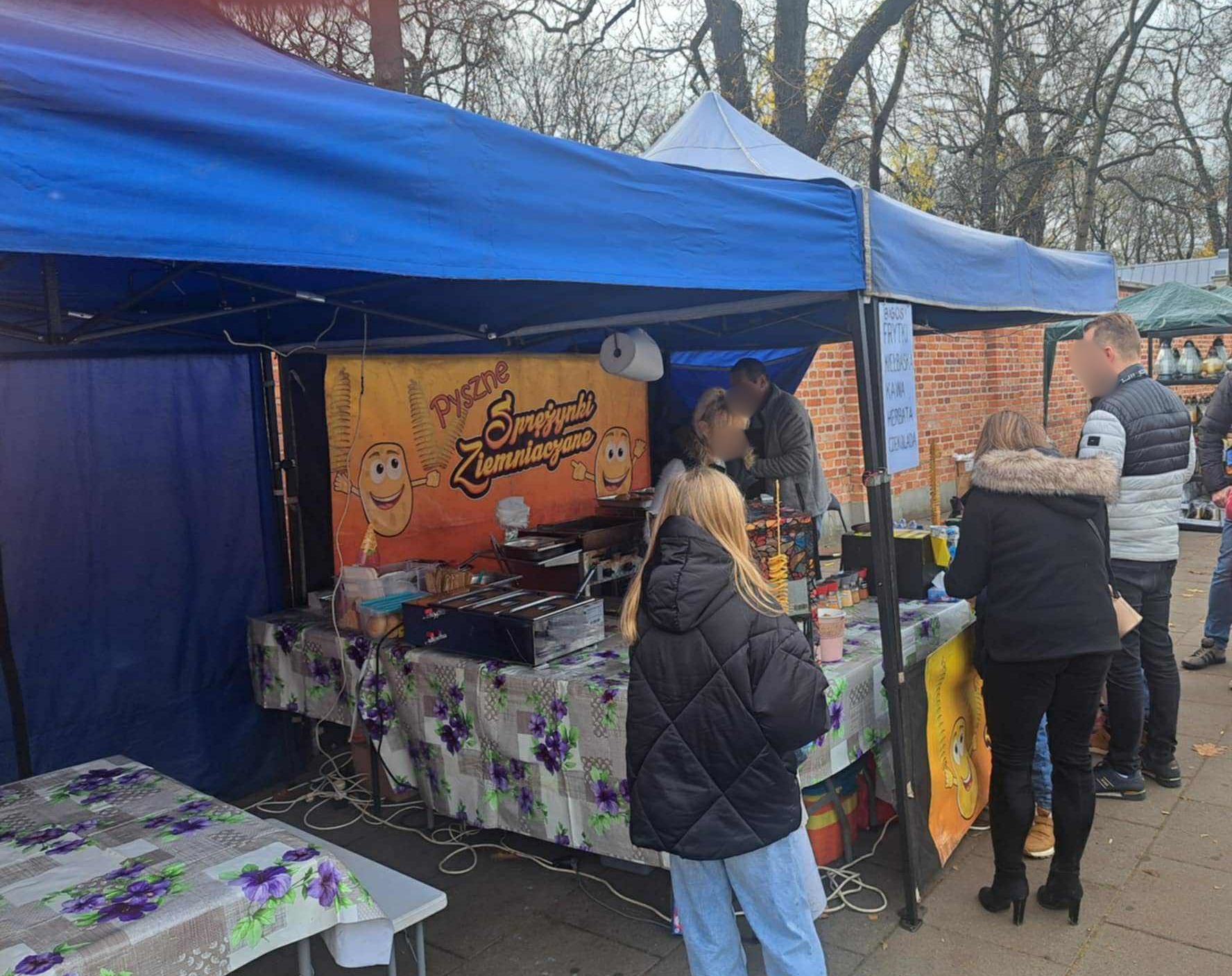 Oto, co można kupić przy cmentarzu