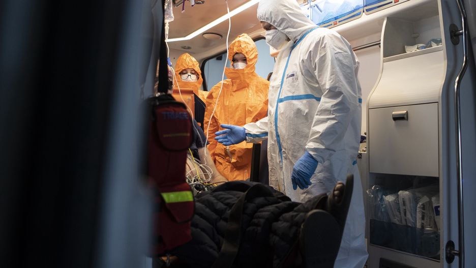 Jak będzie wyglądać szczyt czwartej fali? Mamy prognozy ekspertów 