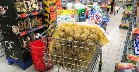 Ostre hamowanie konsumpcji. PIE: wzrost stóp procentowych wymusza ograniczanie wydatków