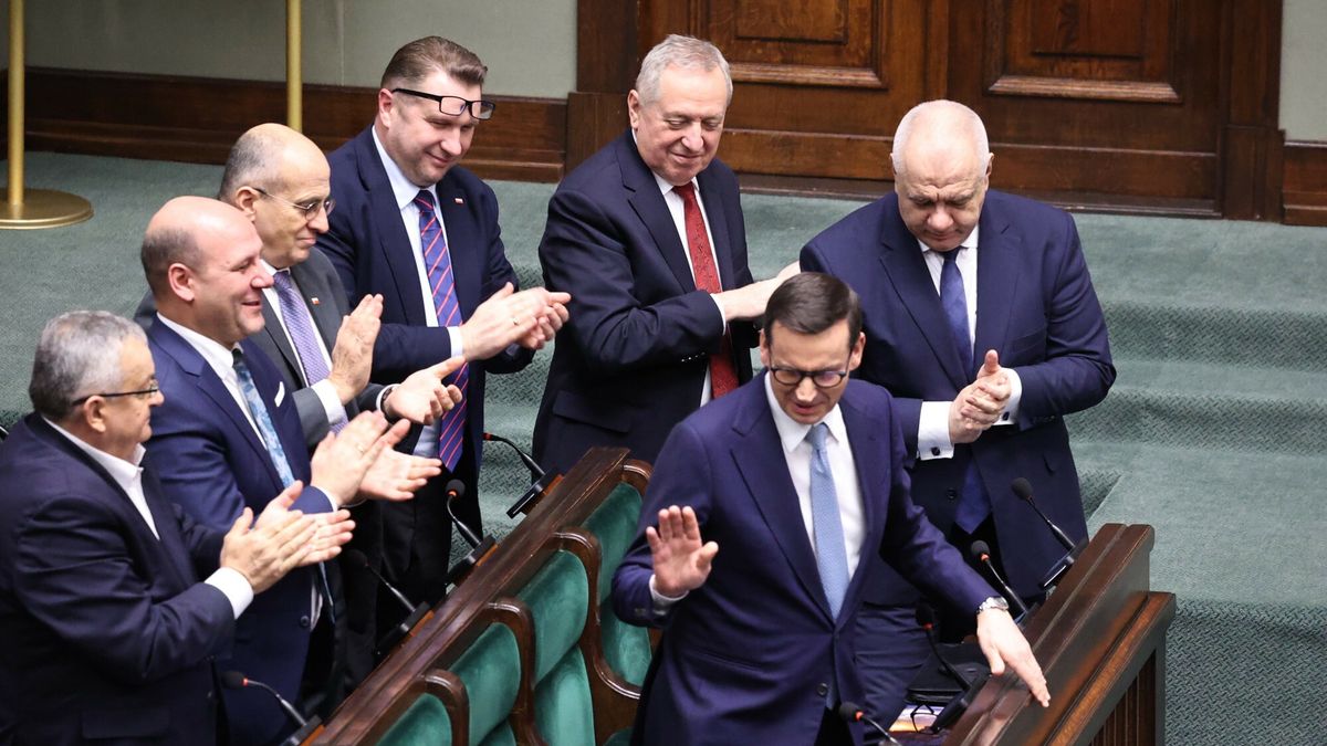 68. posiedzenie Sejmu IX kadencji
Fot. Piotr Molecki/East News, Warszawa, 13.12.2022. 68. posiedzenie Sejmu IX kadencji. Wieczorne glosowania oraz debata nad wnioskiem o wyrazenie wotum nieufnosci wobec ministra sprawiedliwosci  Zbigniewa Ziobry.
N/z: Andrzej Adamczyk, Szymon Szynkowski vel Sek, Zbigniew Rau, Przemyslaw Czarnek, Henryk Kowalczyk, Jacek Sasin Mateusz Morawiecki
Piotr Molecki