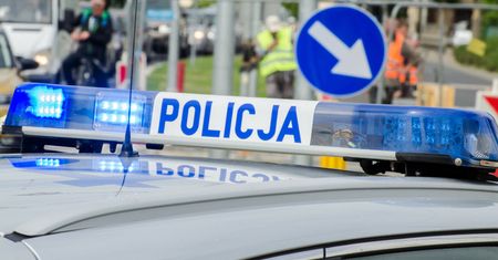 Betoniarka przewróciła się w Warszawie. Zablokowana trasa
