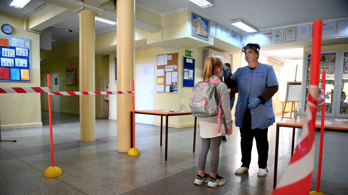 Zgodnie z rozporządzeniem ministra edukacji od 25 maja dzieci mogą wrócić do szkoły. 